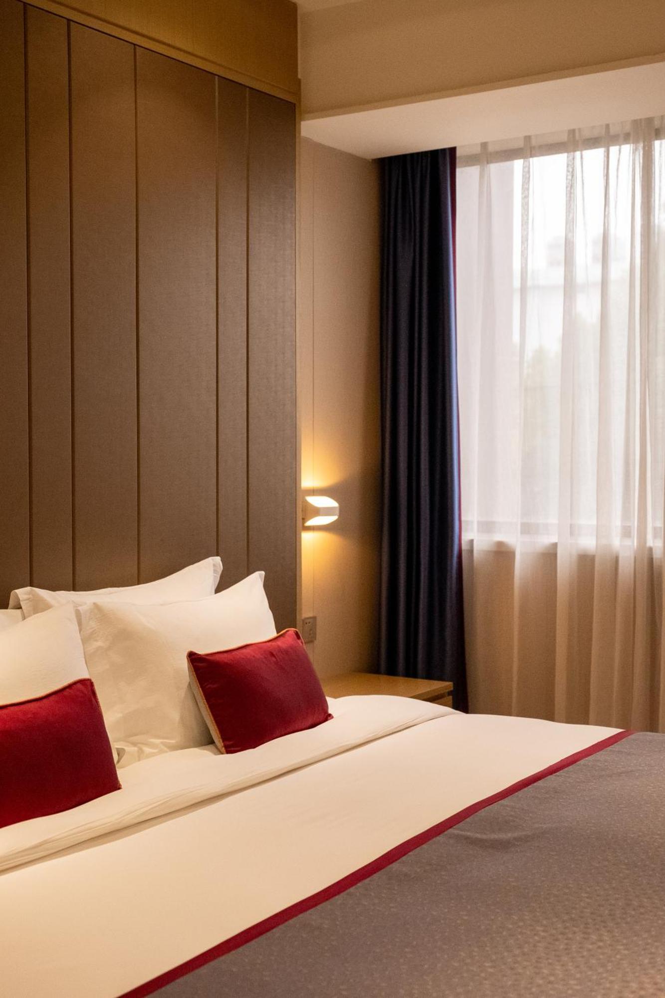Shanghai-Deco Hotel-Free Shuttle Bus To Pudong Airport And Disneyland Exterior foto