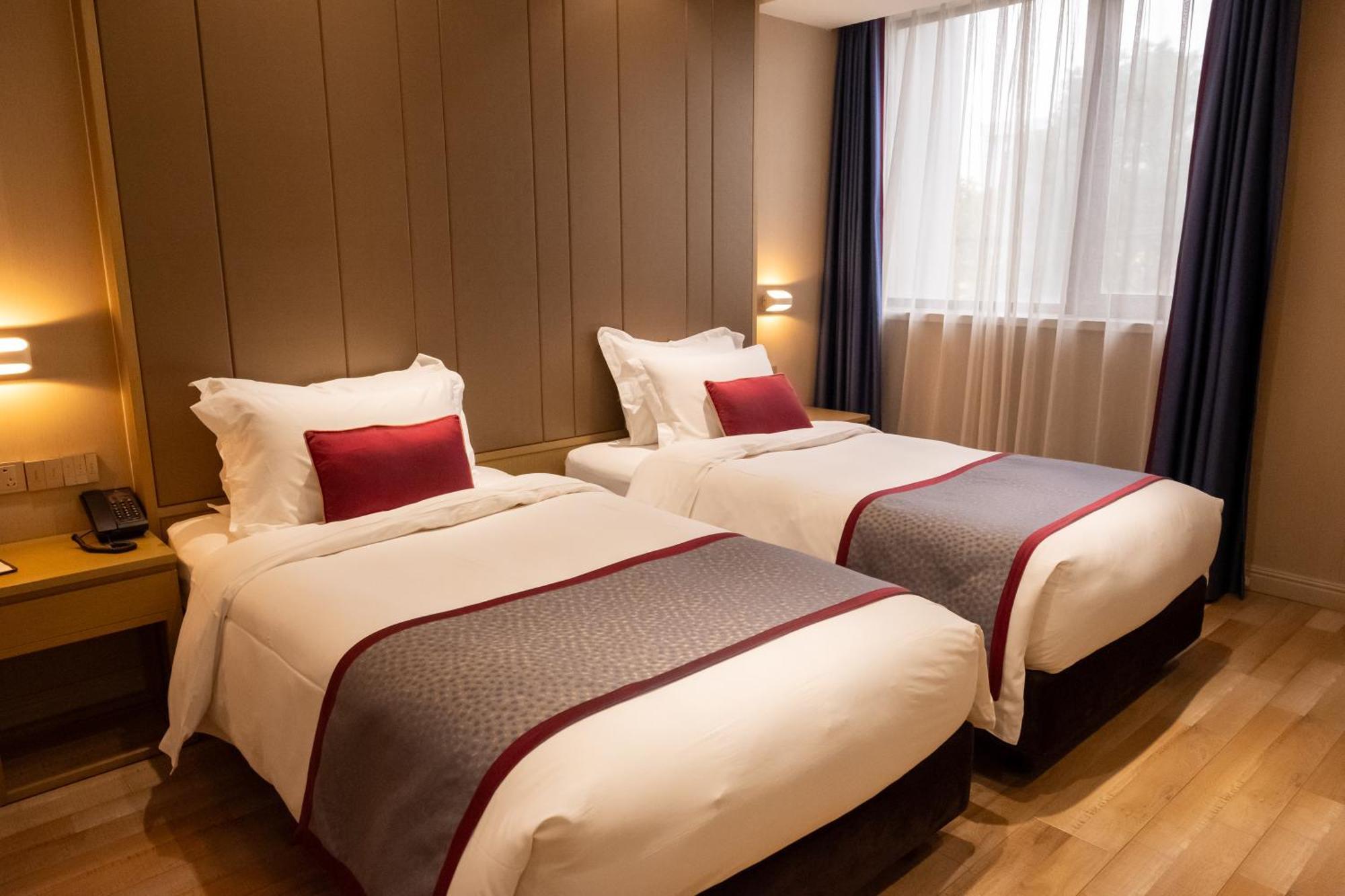 Shanghai-Deco Hotel-Free Shuttle Bus To Pudong Airport And Disneyland Exterior foto
