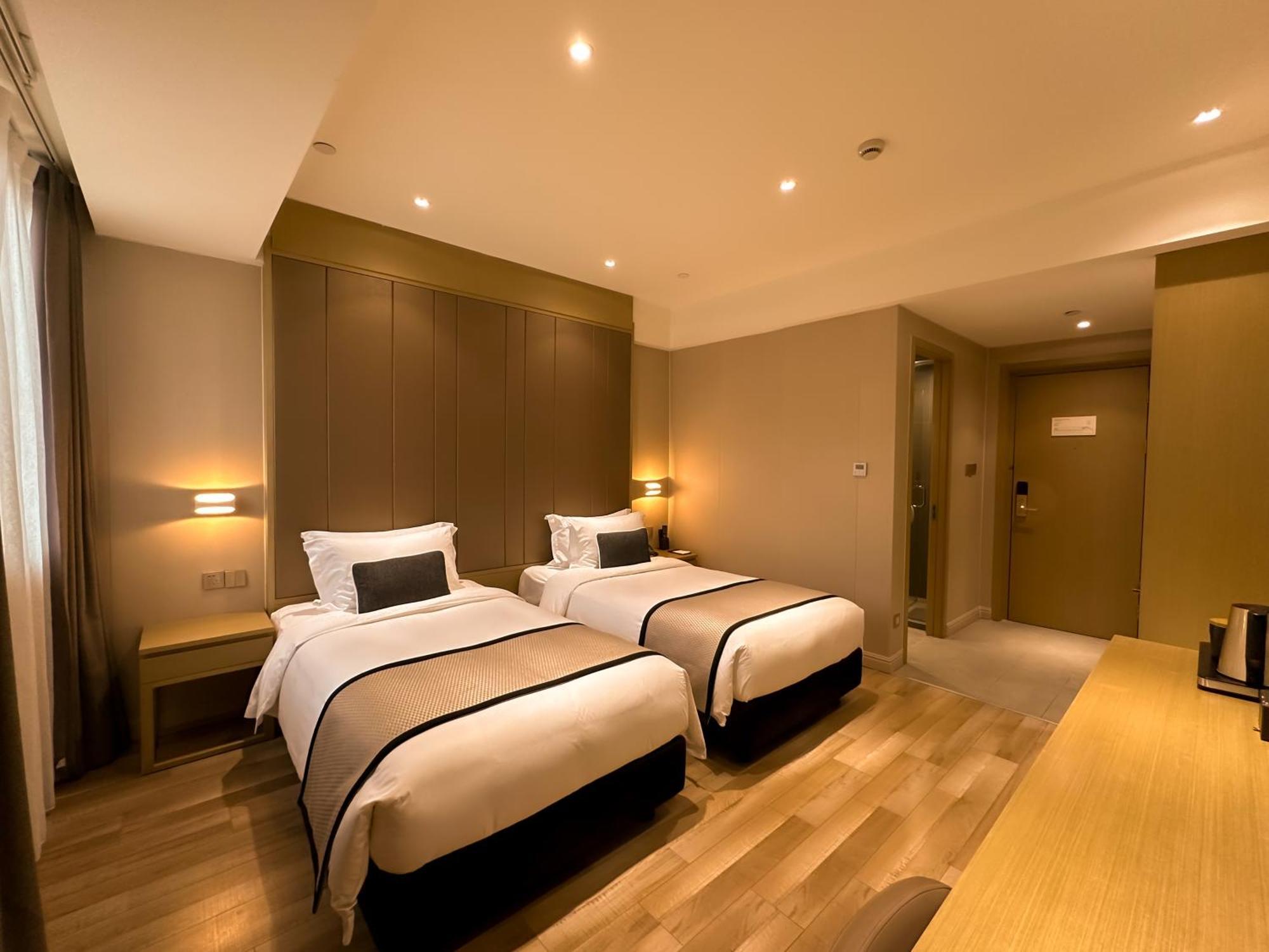 Shanghai-Deco Hotel-Free Shuttle Bus To Pudong Airport And Disneyland Exterior foto