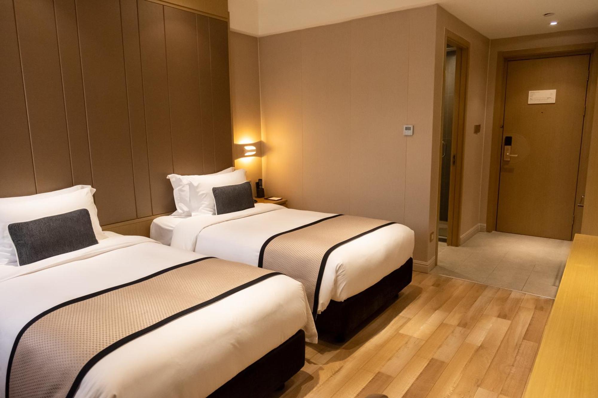 Shanghai-Deco Hotel-Free Shuttle Bus To Pudong Airport And Disneyland Exterior foto
