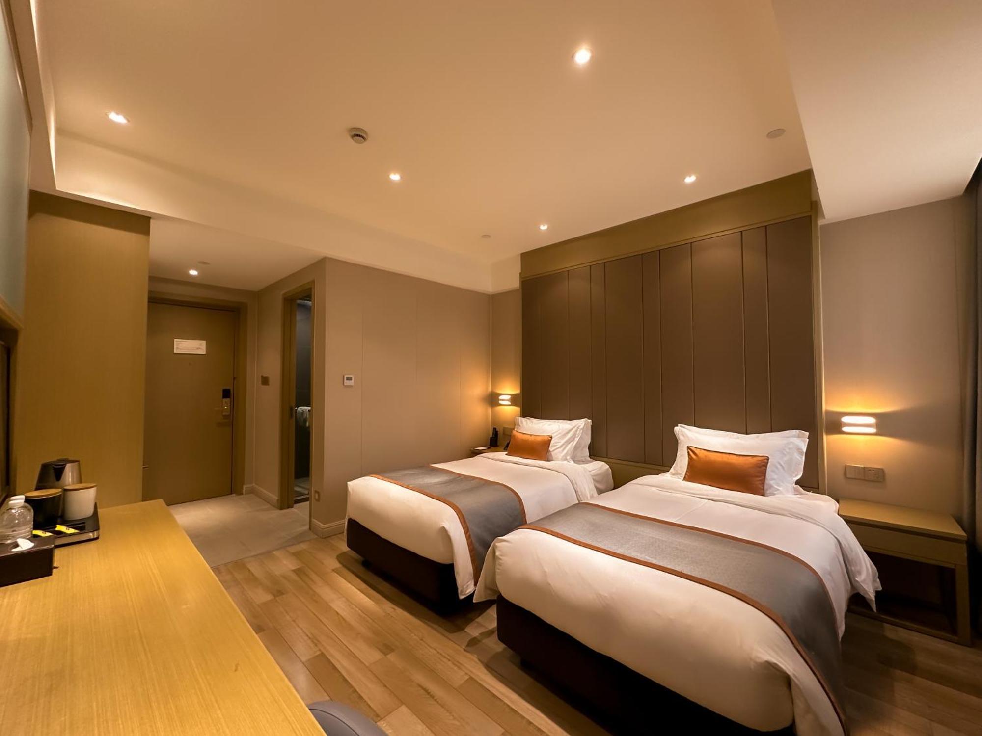 Shanghai-Deco Hotel-Free Shuttle Bus To Pudong Airport And Disneyland Exterior foto