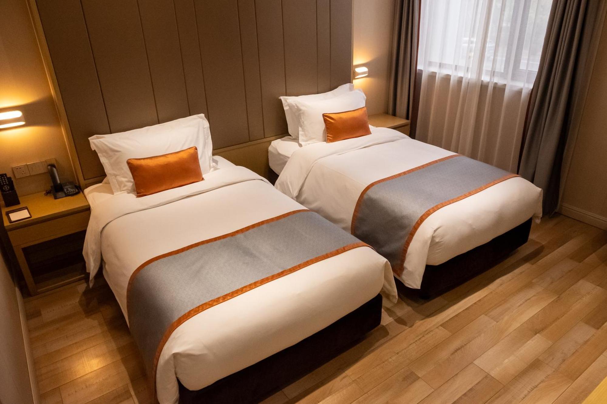Shanghai-Deco Hotel-Free Shuttle Bus To Pudong Airport And Disneyland Exterior foto