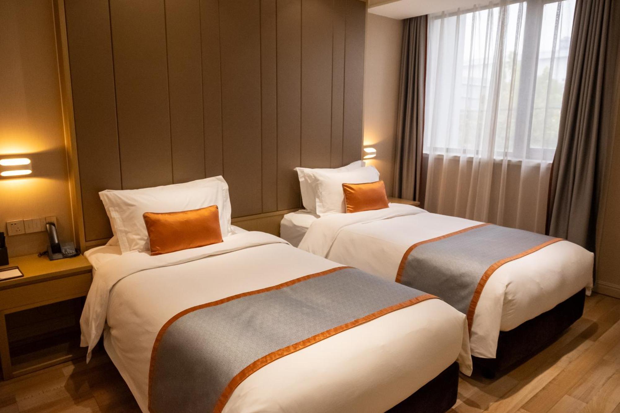 Shanghai-Deco Hotel-Free Shuttle Bus To Pudong Airport And Disneyland Exterior foto