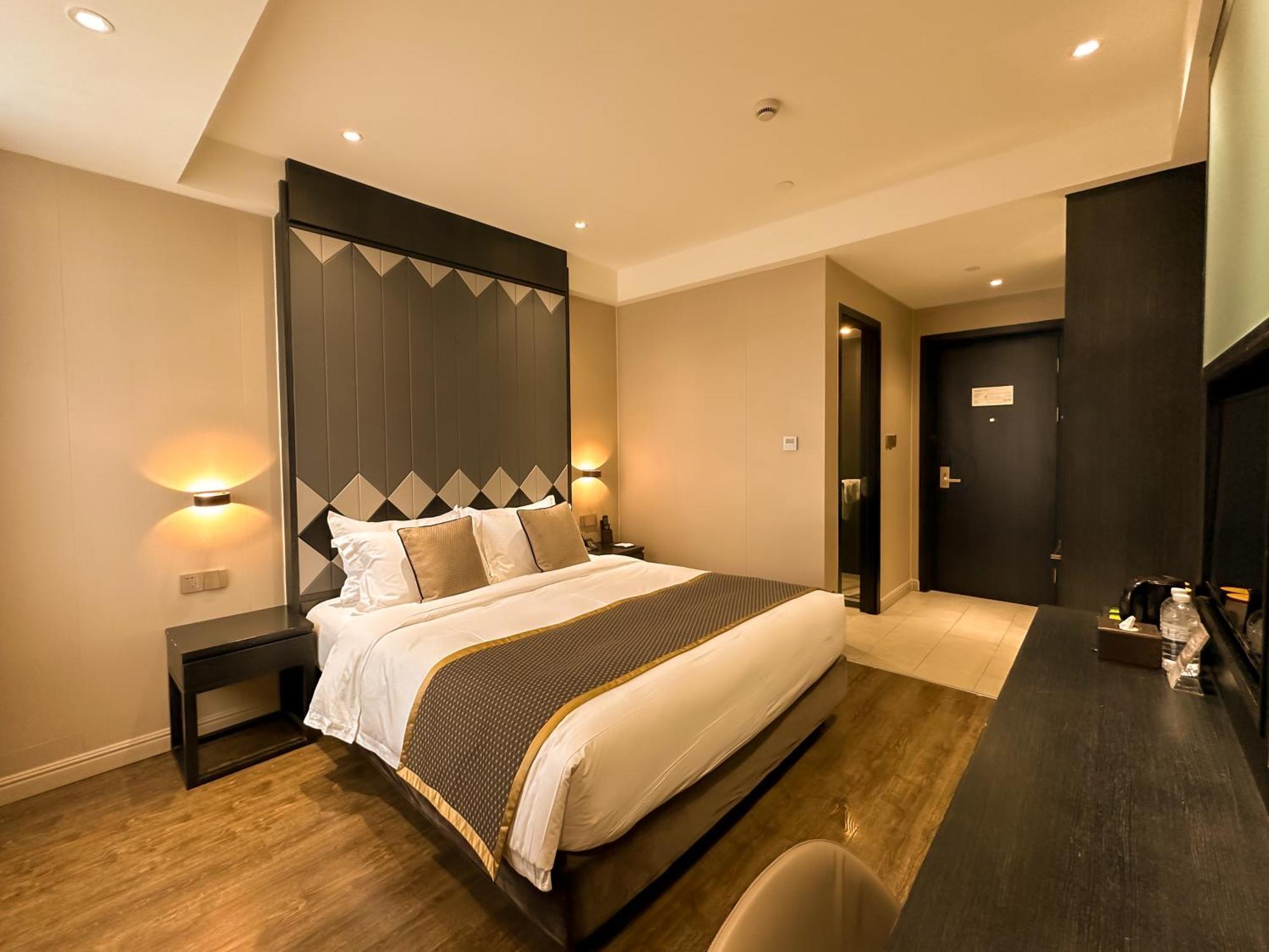 Shanghai-Deco Hotel-Free Shuttle Bus To Pudong Airport And Disneyland Exterior foto