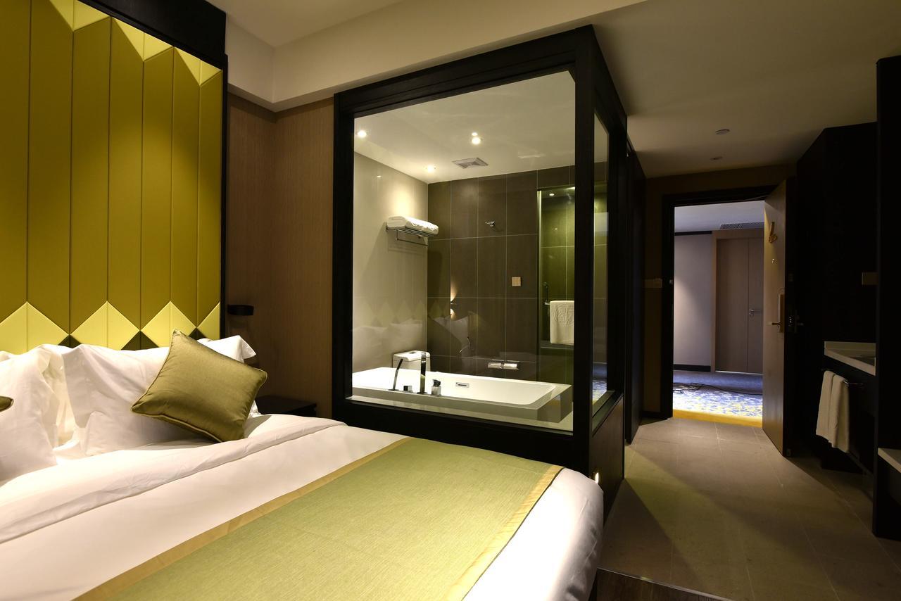 Shanghai-Deco Hotel-Free Shuttle Bus To Pudong Airport And Disneyland Exterior foto